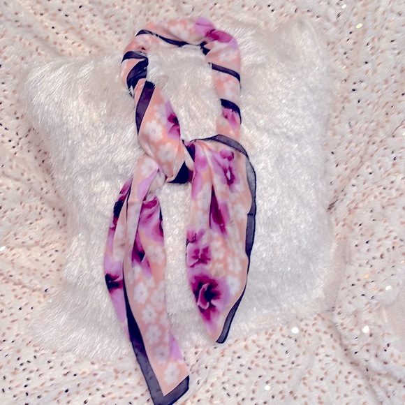 🔻2 @ $15💗 J. Jill NWT $39 pink/macaroon/multi w black border 40” Square Scarf - Picture 10 of 10